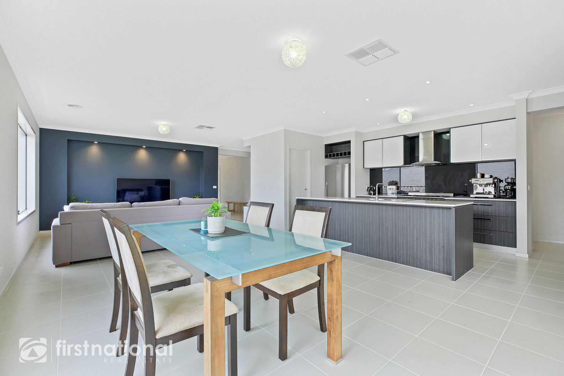 10 Highland Way, Warragul, VIC 3820, Warragul - Thumbnail 3