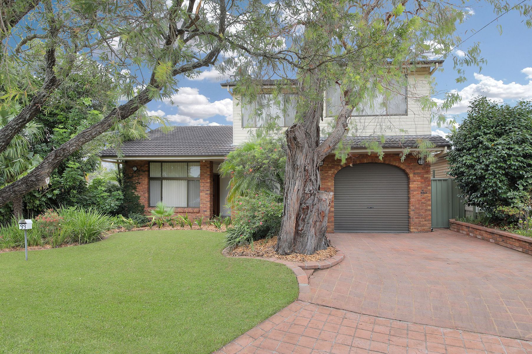 33 Stretham Avenue, Picnic Point NSW 2213