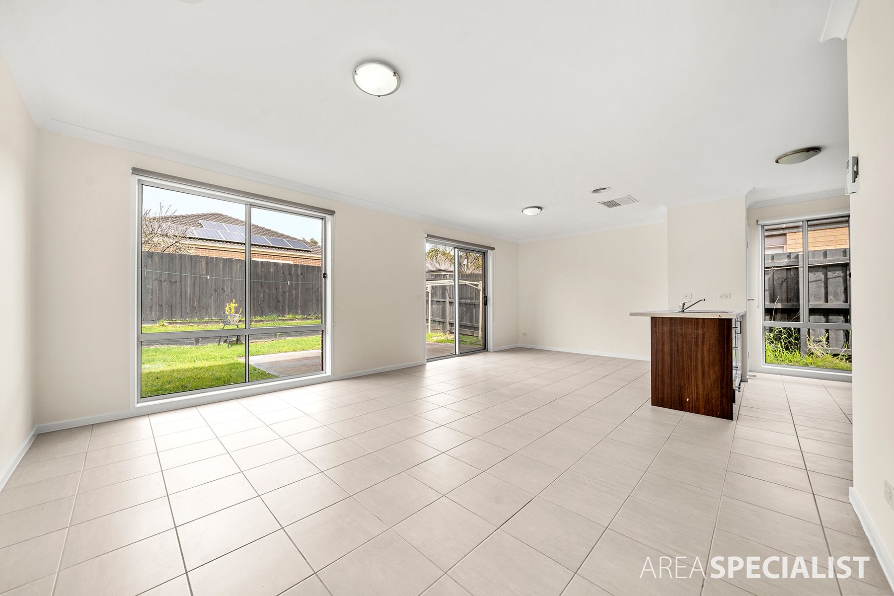9 Rankin Close, Lynbrook, Lynbrook - Thumbnail 3