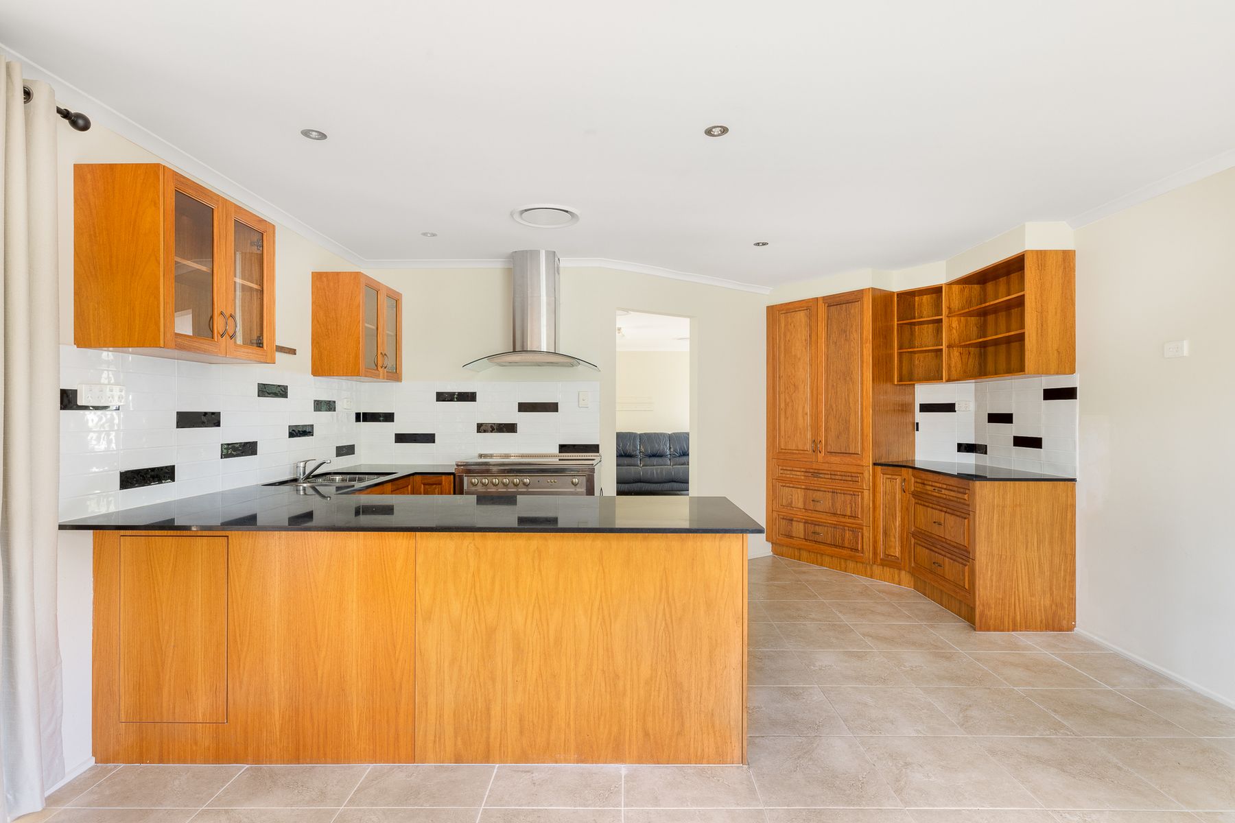 6 Jabiru Court, Waterford West QLD 4133, Waterford West - Thumbnail 2