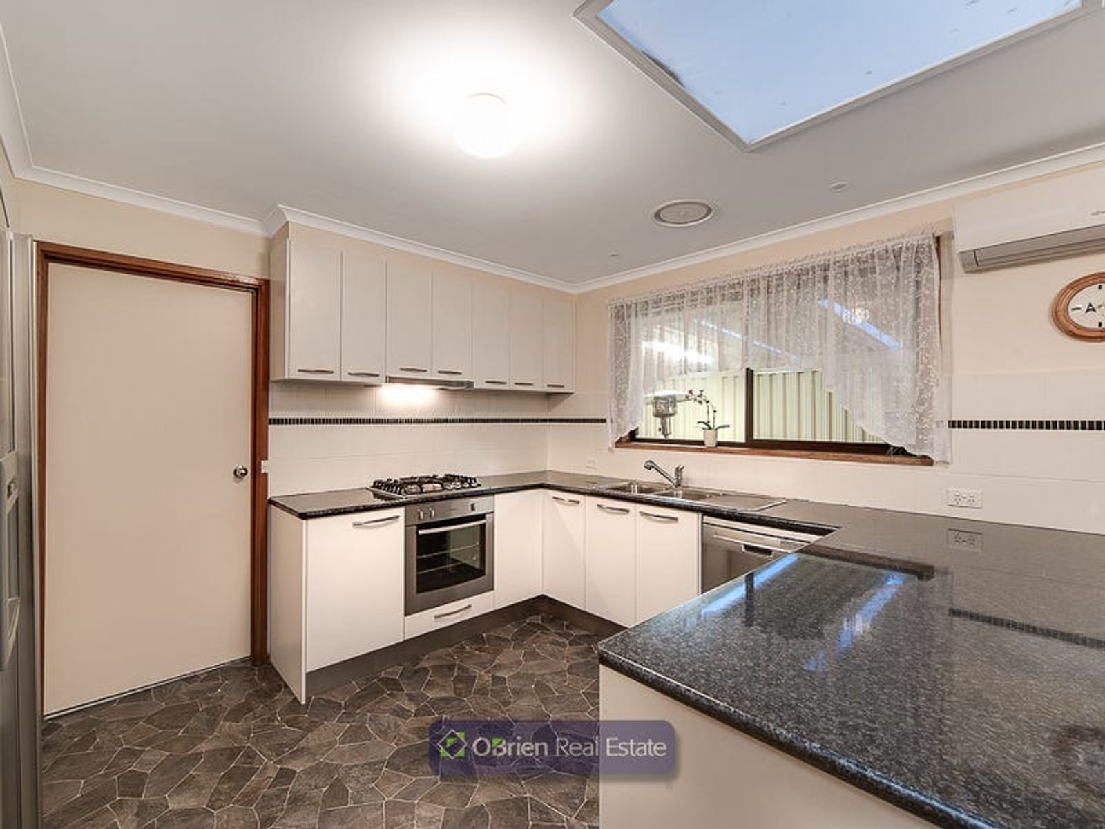 32 Clifton Way, Endeavour Hills, VIC 3802, Endeavour Hills - Thumbnail 2
