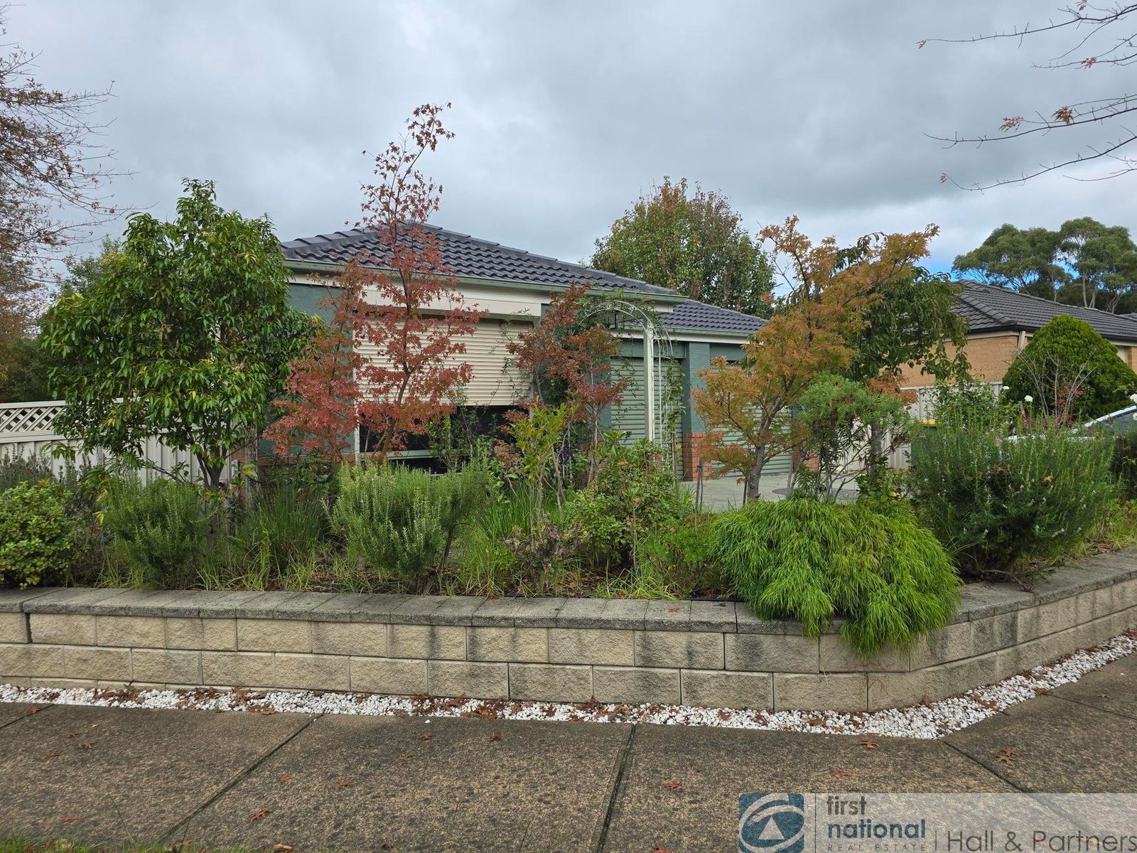 10 Oaklands Way, Pakenham VIC 3810, Pakenham - Thumbnail 2
