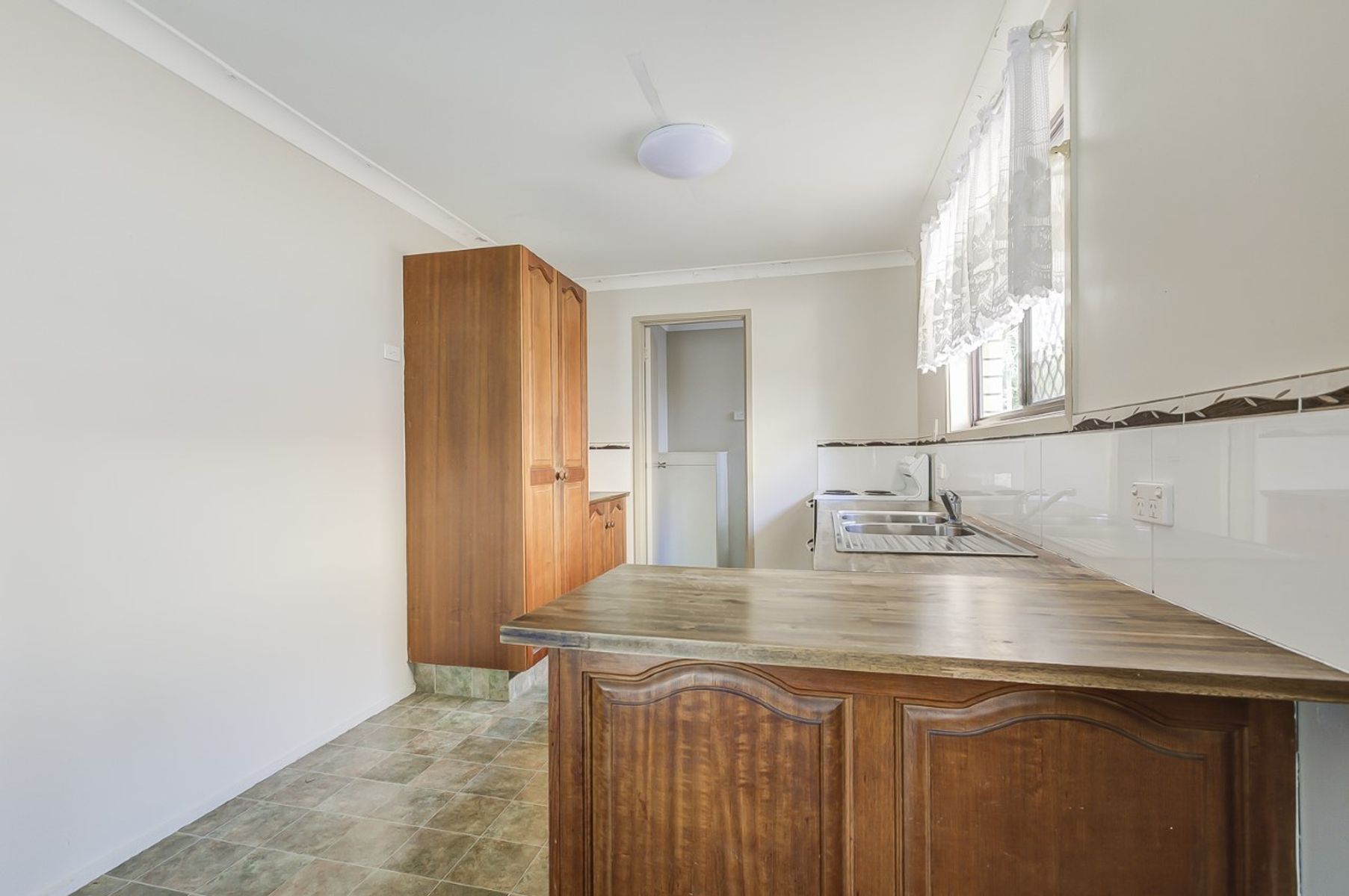283 Morala Avenue, Runaway Bay, QLD 4216, Runaway Bay - Thumbnail 4