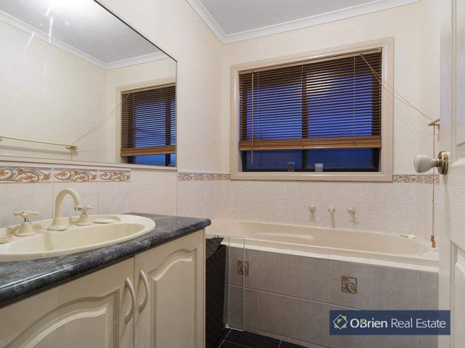 13 Bordeaux Grove, Narre Warren South, VIC 3805, Narre Warren South - Thumbnail 5