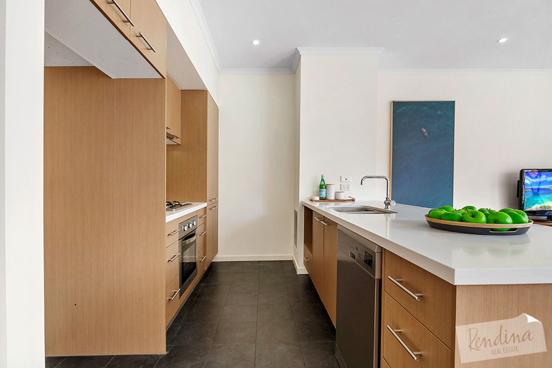 4 Beaurepaire Parade, Footscray - Thumbnail 3