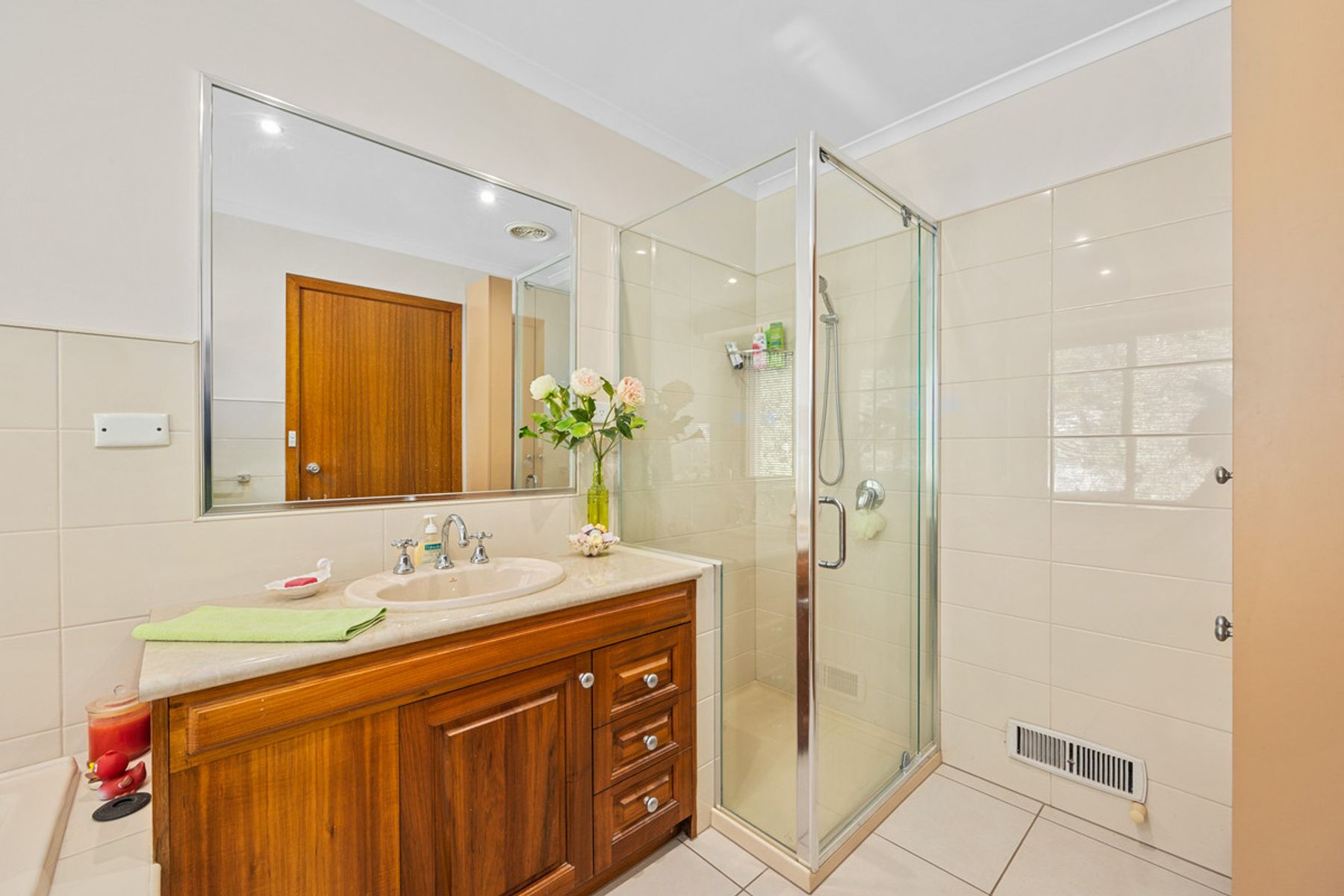 9 Malibu Place, Traralgon East VIC 3844, Traralgon East - Thumbnail 2