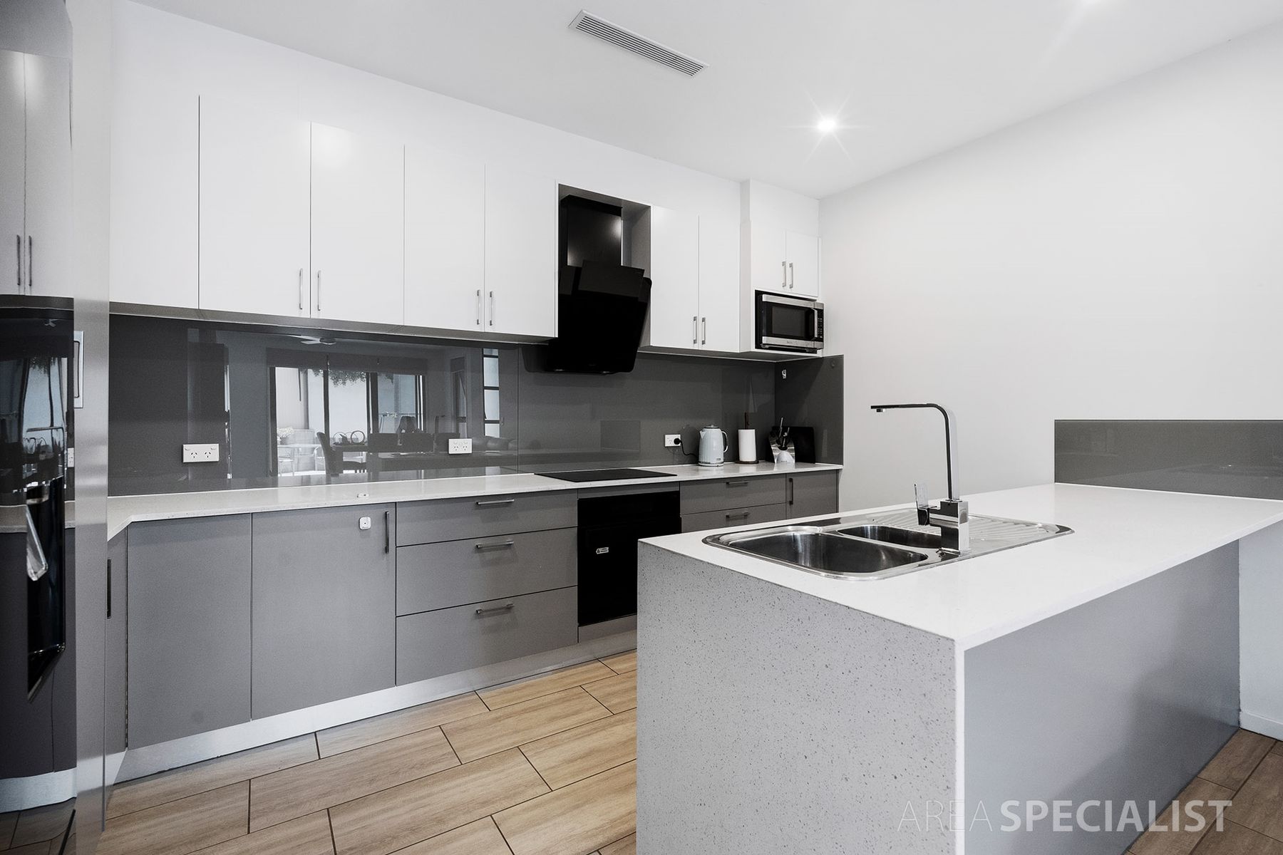 1/485A Pine Ridge Road, Runaway Bay, QLD 4216, Runaway Bay - Thumbnail 2