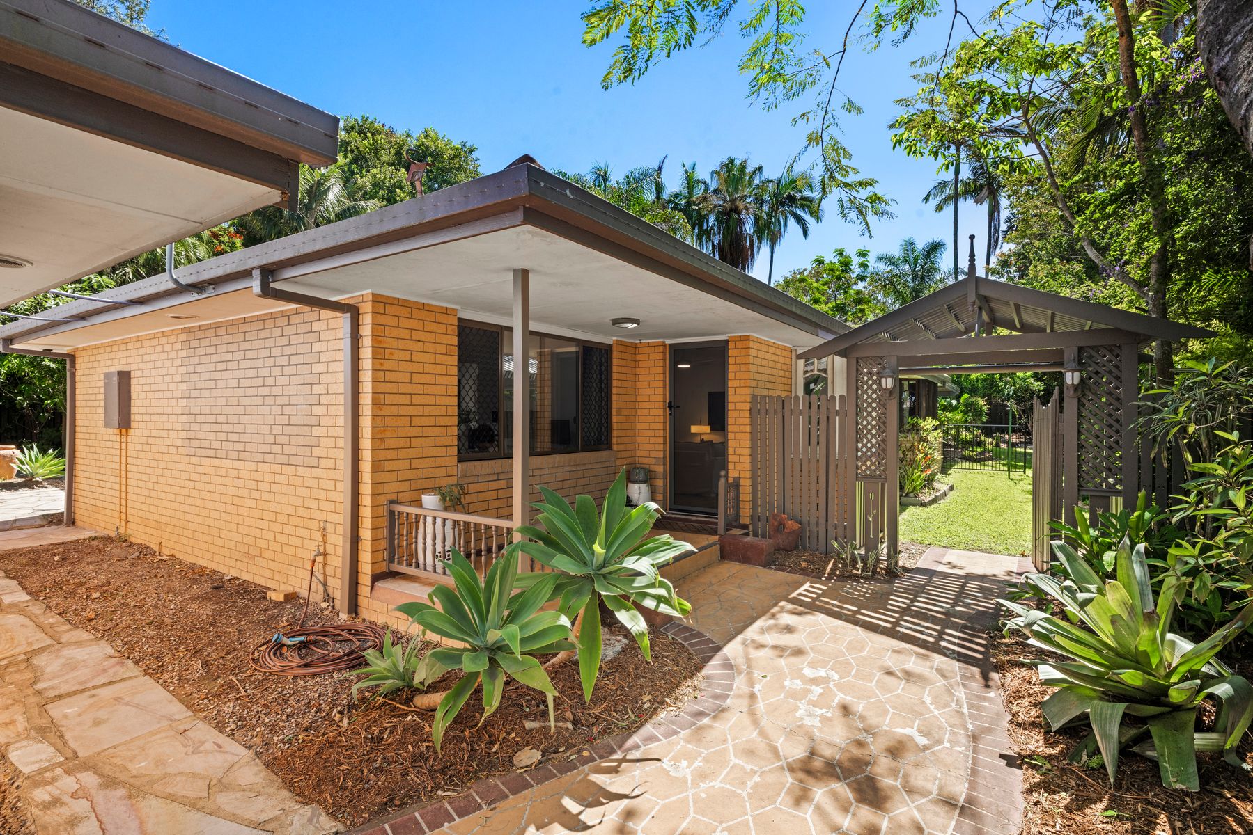 16 Lawson Street, Capalaba QLD 4157, Capalaba - Thumbnail 2