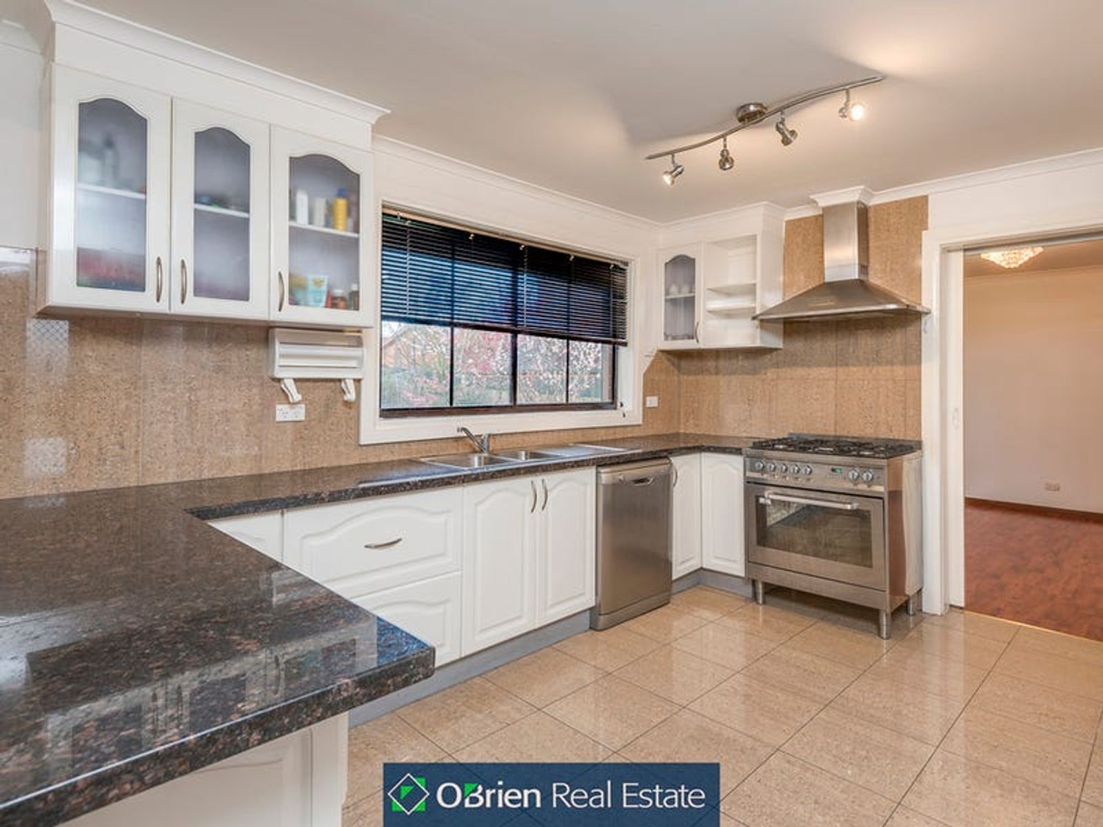 227 James Cook Drive, Endeavour Hills, VIC 3802, Endeavour Hills - Thumbnail 3