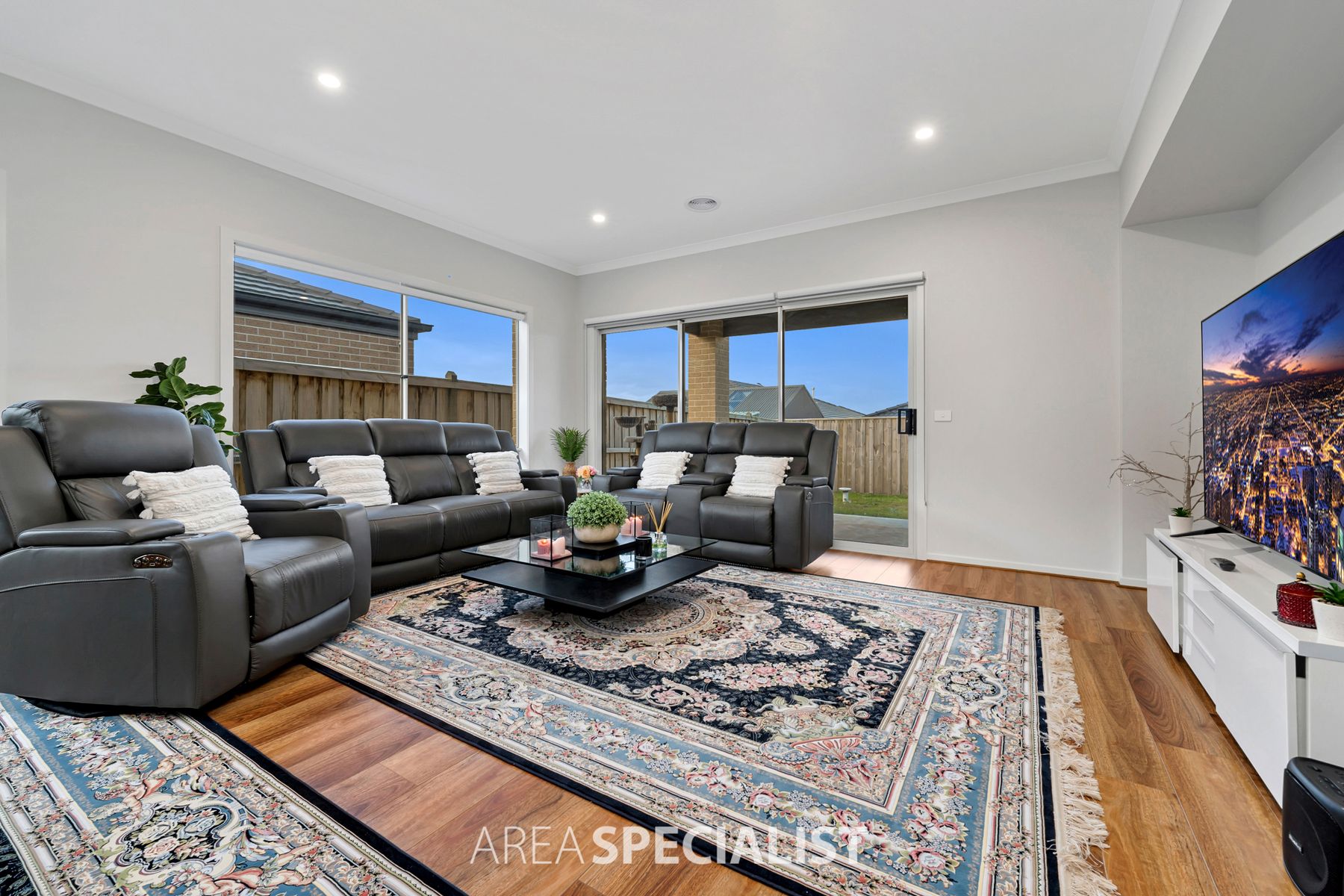 15 Gresall Street, Clyde North, VIC 3978, Clyde North - Thumbnail 2