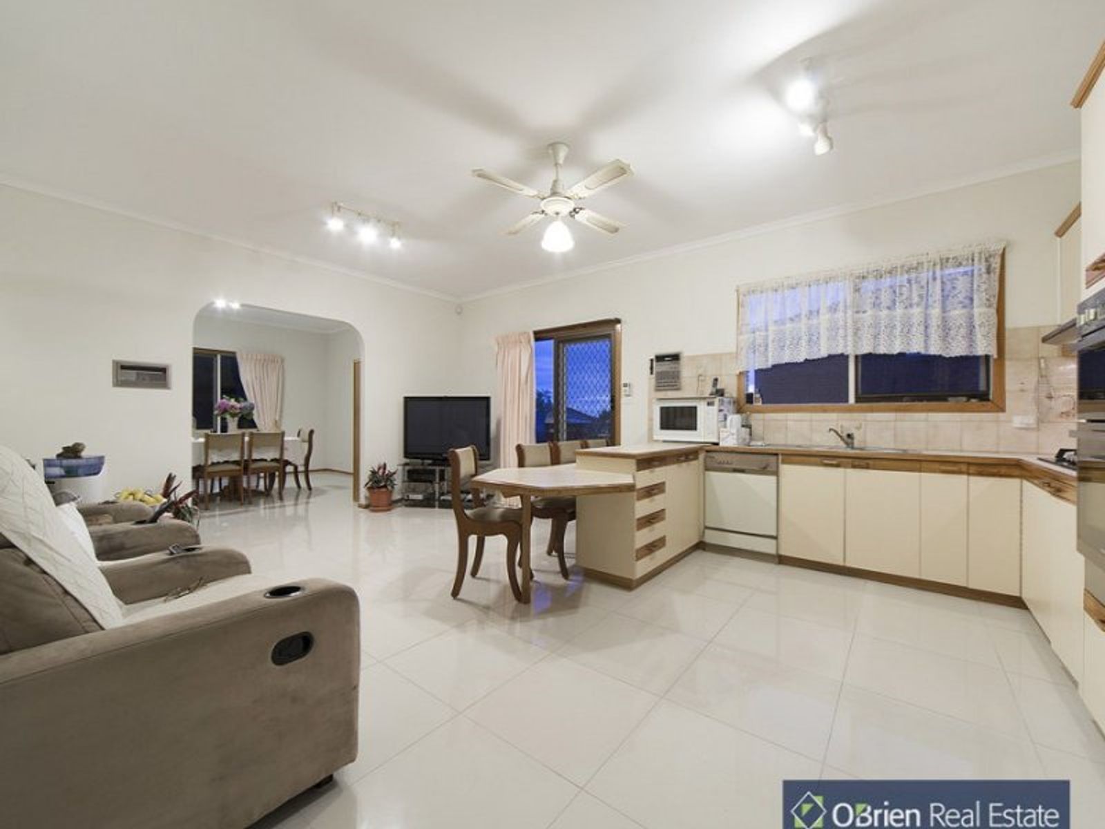 11 Chivell Close, Endeavour Hills, VIC 3802, Endeavour Hills - Thumbnail 3