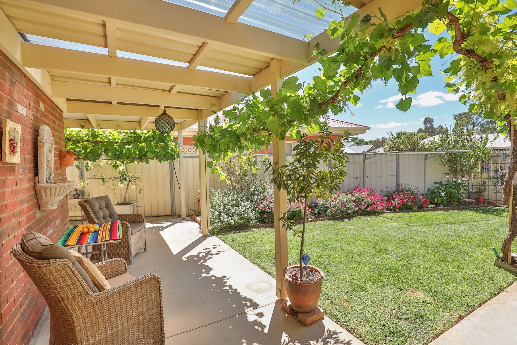 2/6-8 Sapphire Court, Mildura - Thumbnail 2