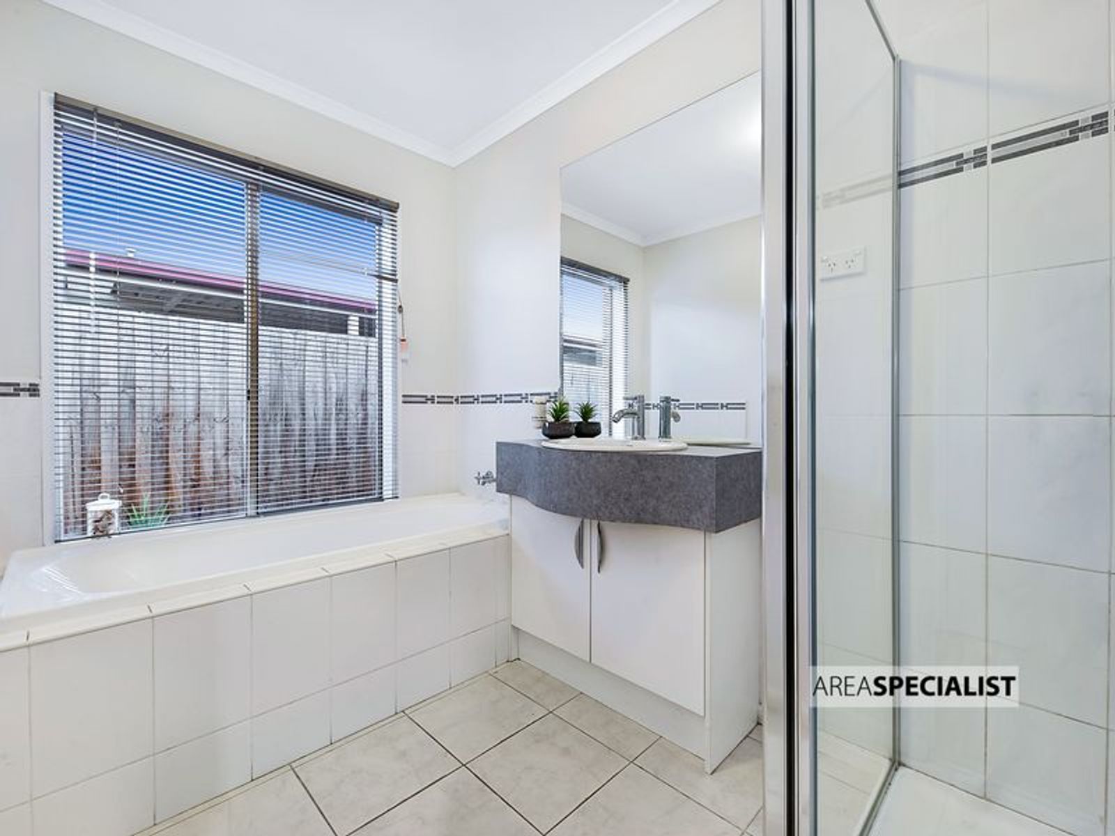 8 Nile Cresent, Cranbourne, VIC 3977, Cranbourne - Thumbnail 6