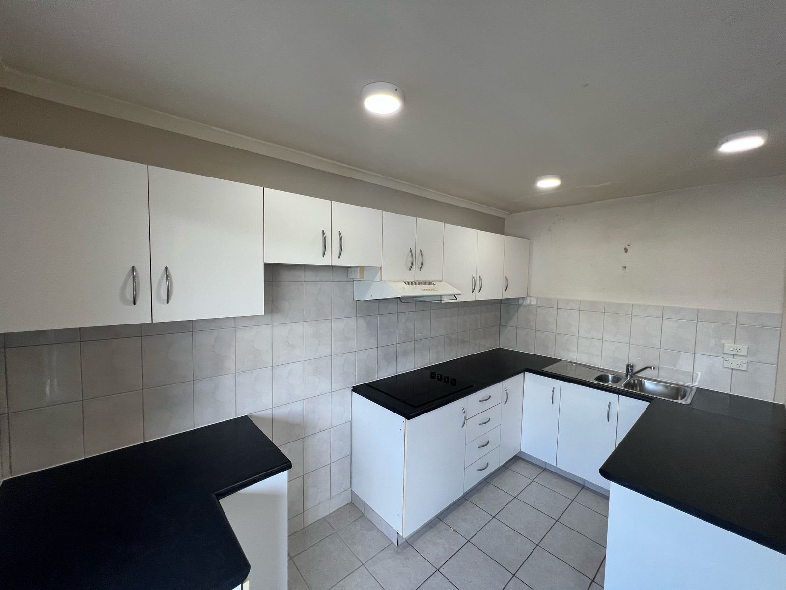 2/39 Sunset Boulevard, Surfers Paradise QLD 4217, Surfers Paradise - Thumbnail 2