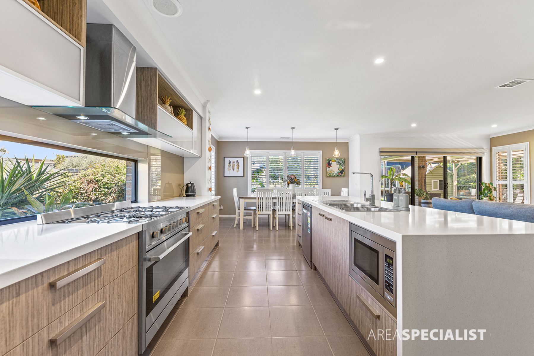 37 Illawarra Way, Pakenham, VIC 3810, Pakenham - Thumbnail 3