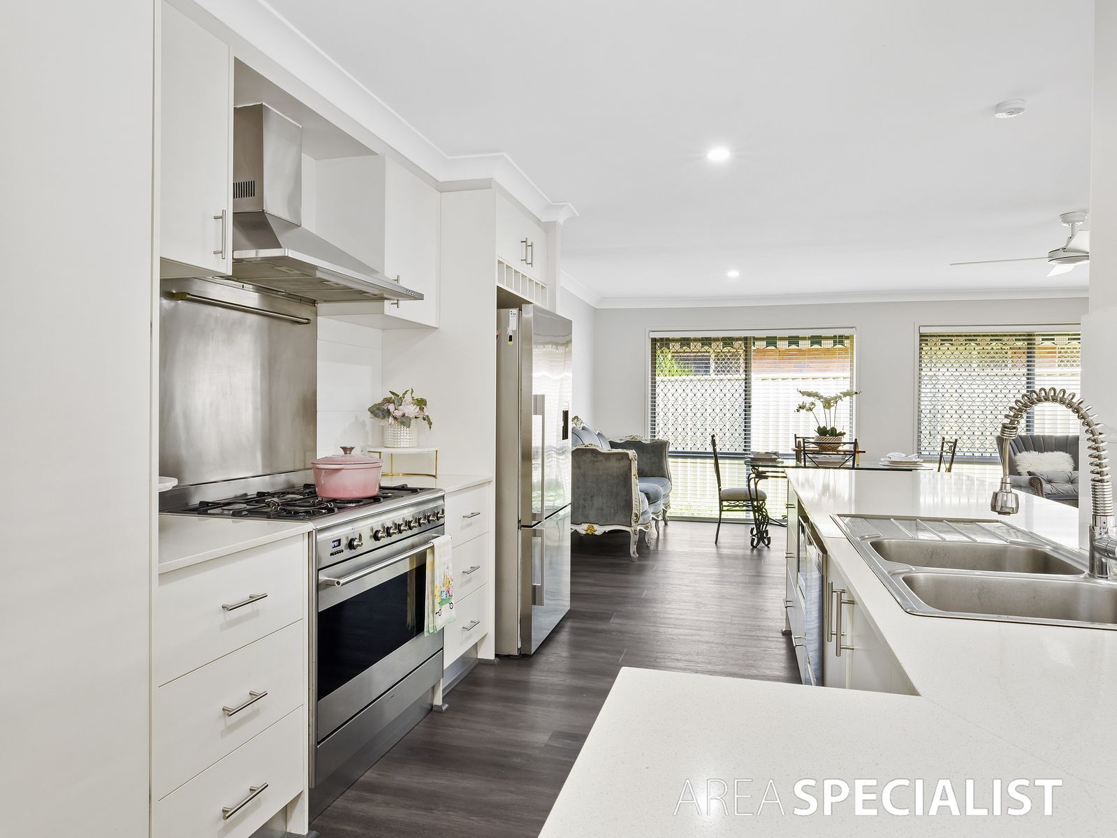 3 Adaminaby Drive, HELENSVALE 1 10