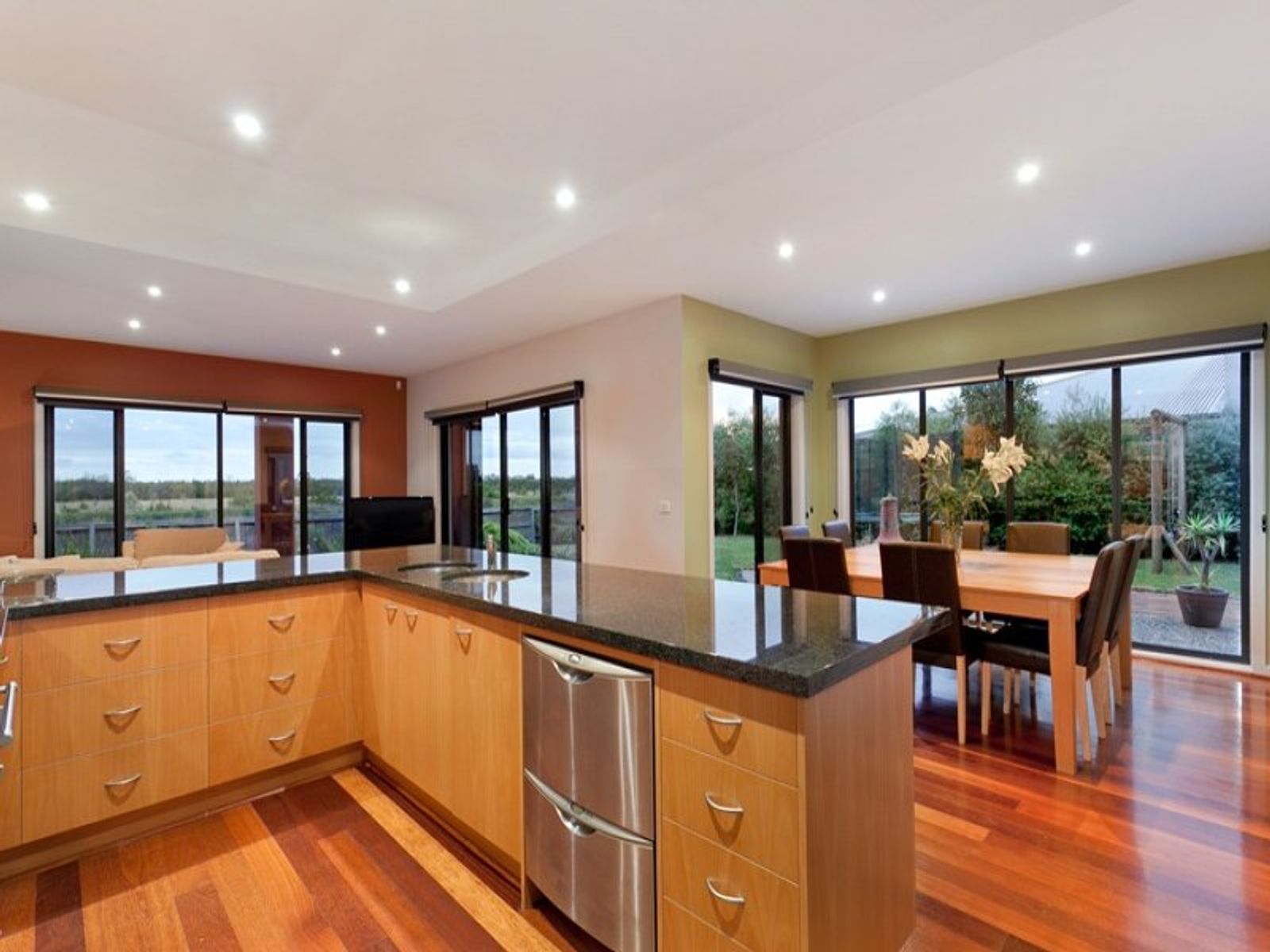 12 Island Point Avenue, Waterways, VIC 3195, Waterways - Thumbnail 4