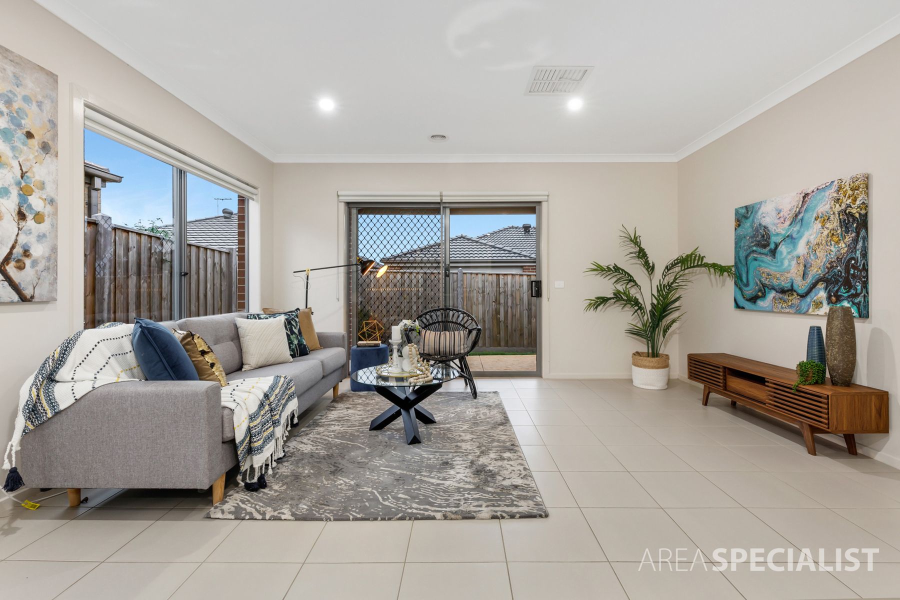 28 Carpathian Drive, Clyde North, VIC 3978, Clyde North - Thumbnail 5