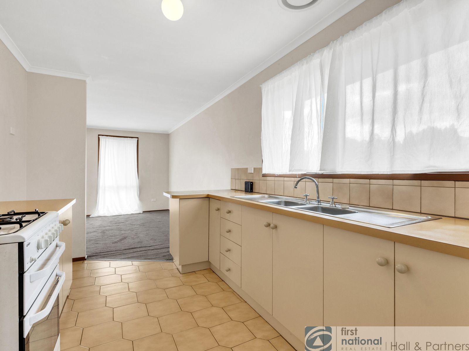 2/288 Gladstone Road, Dandenong North VIC 3175, Dandenong North - Thumbnail 4