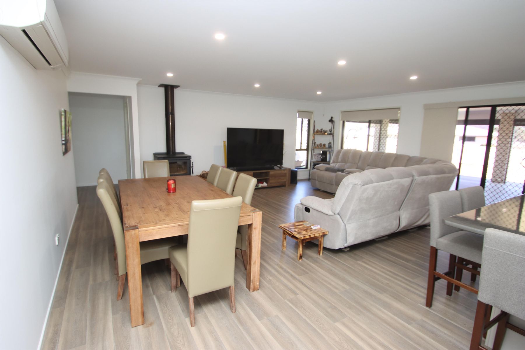 16 Parkes Drive, Tenterfield NSW 2372, Tenterfield - Thumbnail 2