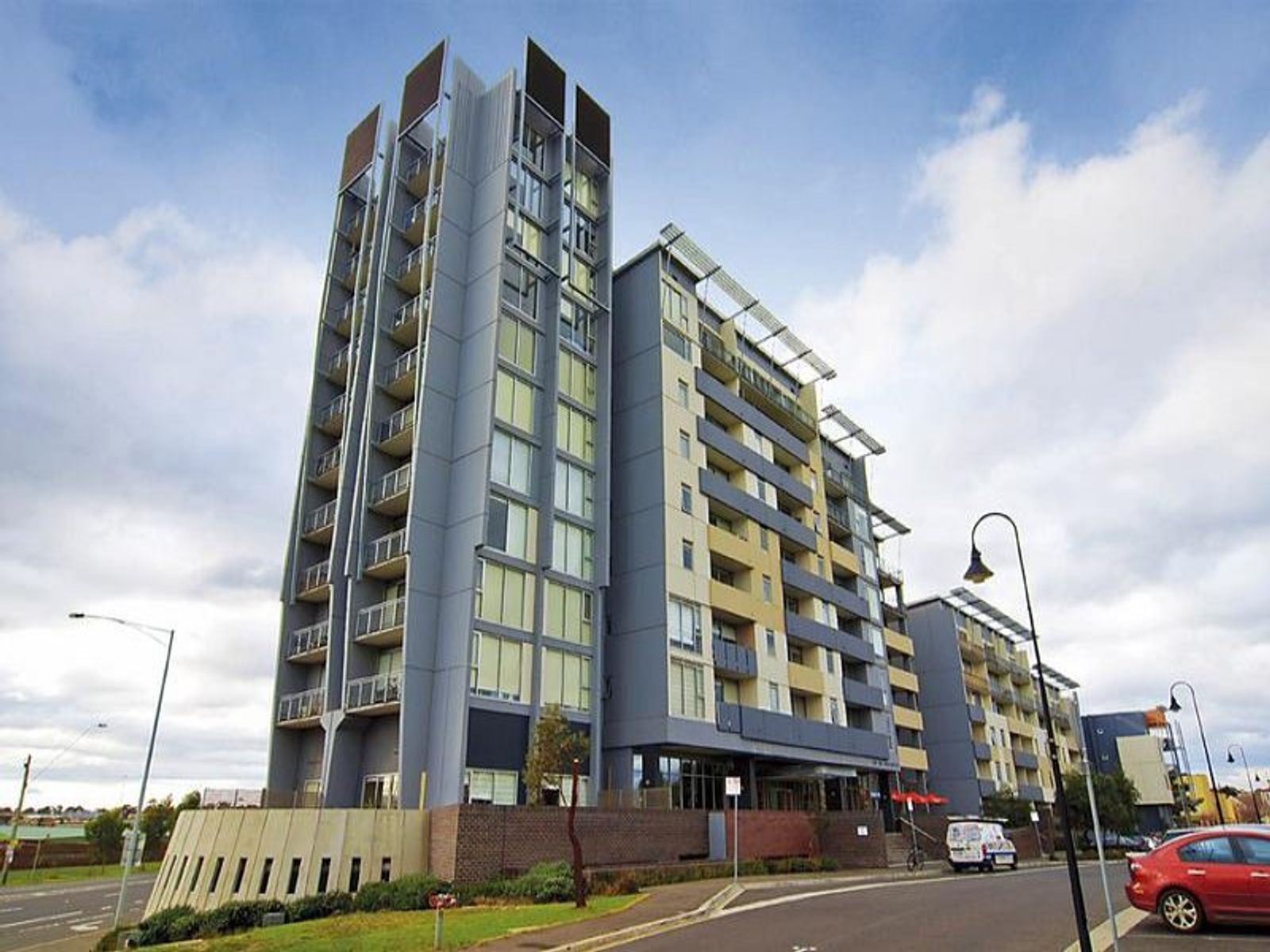 B1001/70 Speakmen Street, Kensington - Thumbnail 2