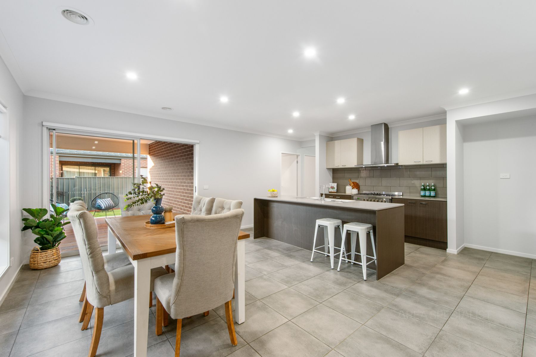 2 Abbeygate Drive, Werribee, VIC 3030, Werribee - Thumbnail 8