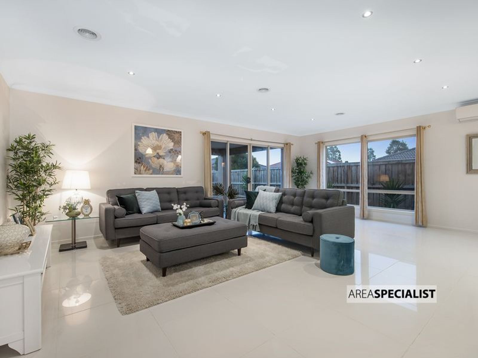 8 Vanessa Cct, Pakenham, VIC 3810, Pakenham - Thumbnail 2