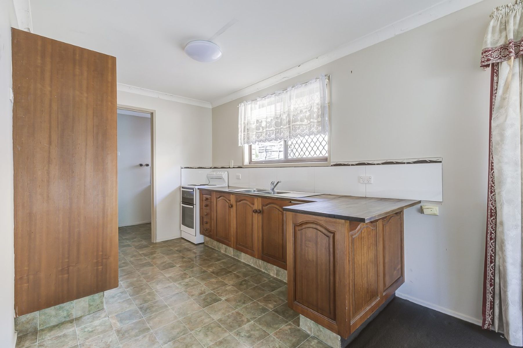 283 Morala Avenue, Runaway Bay, QLD 4216, Runaway Bay - Thumbnail 6