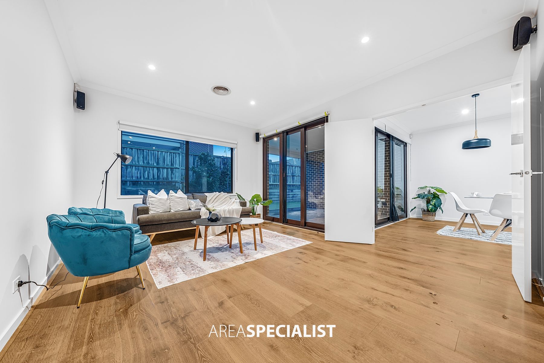 24 Lothbury Drive, Clyde North, Clyde North - Thumbnail 3
