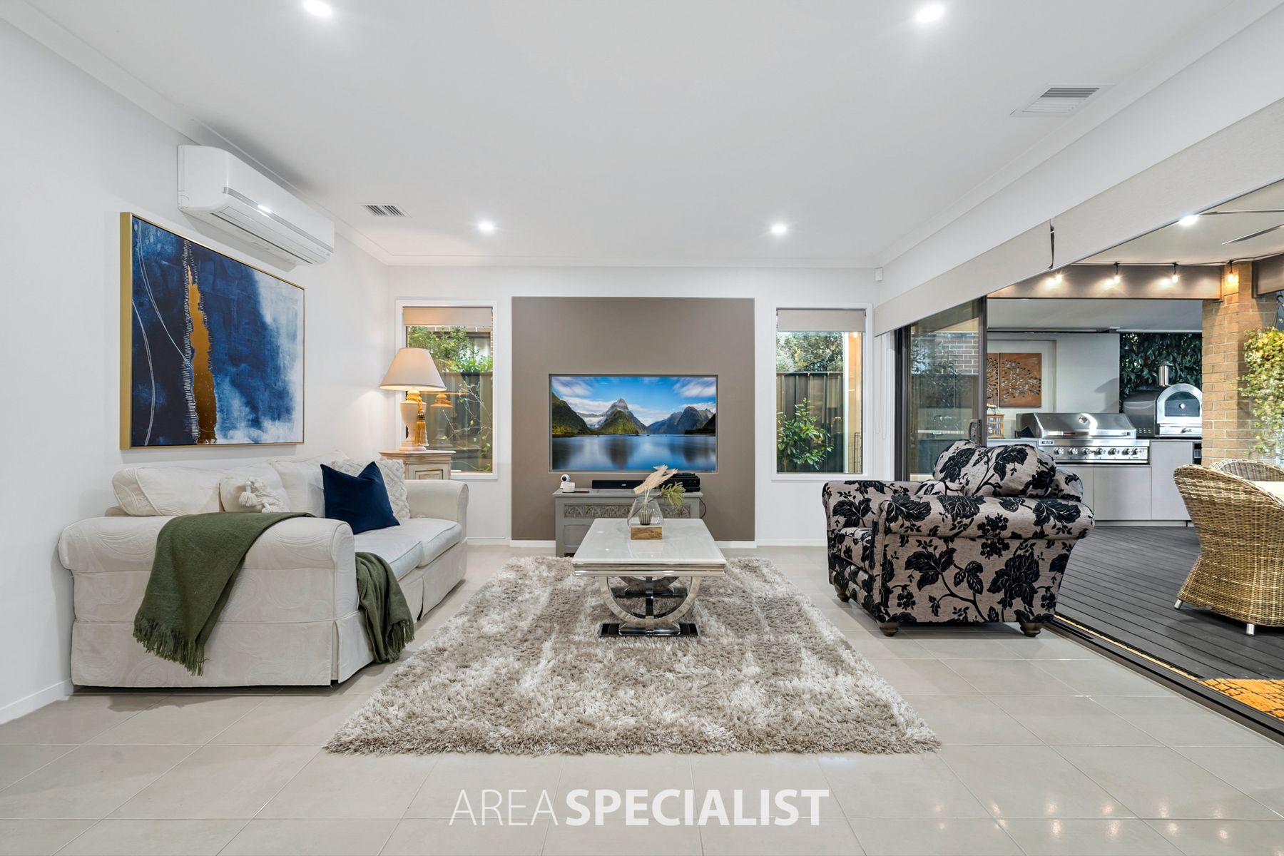 10 Blackforest Way, Clyde North, VIC 3978, Clyde North - Thumbnail 3