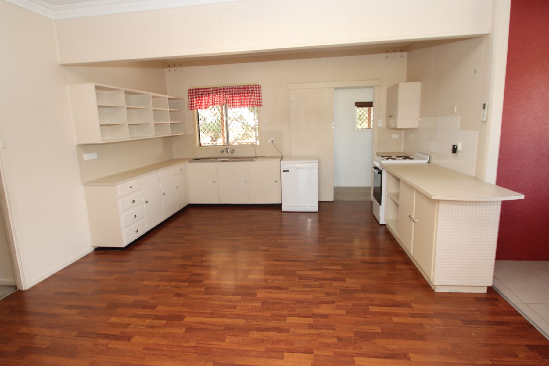 74 Logan Street, Tenterfield NSW 2372, Tenterfield - Thumbnail 6