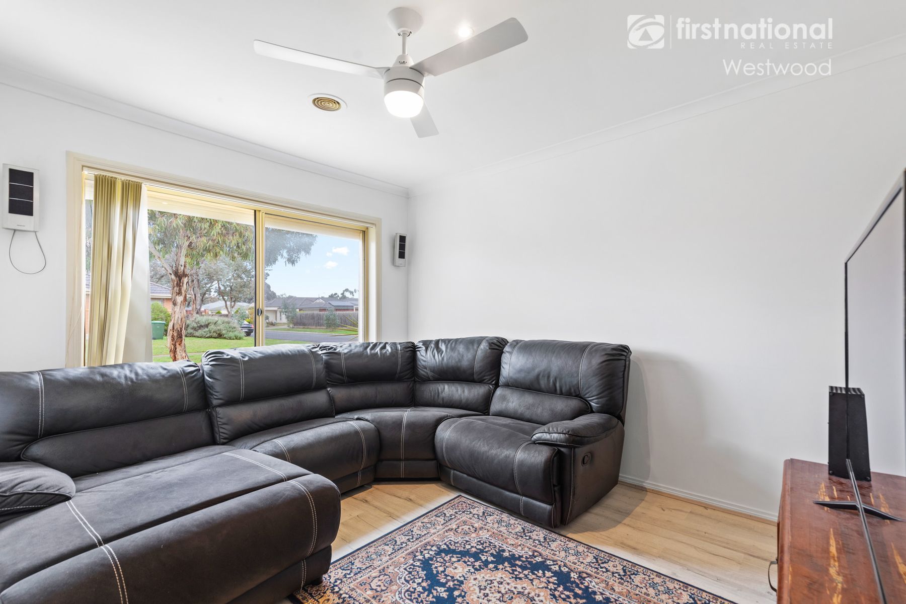 15 Everwin Drive, Werribee VIC 3030, Werribee - Thumbnail 4