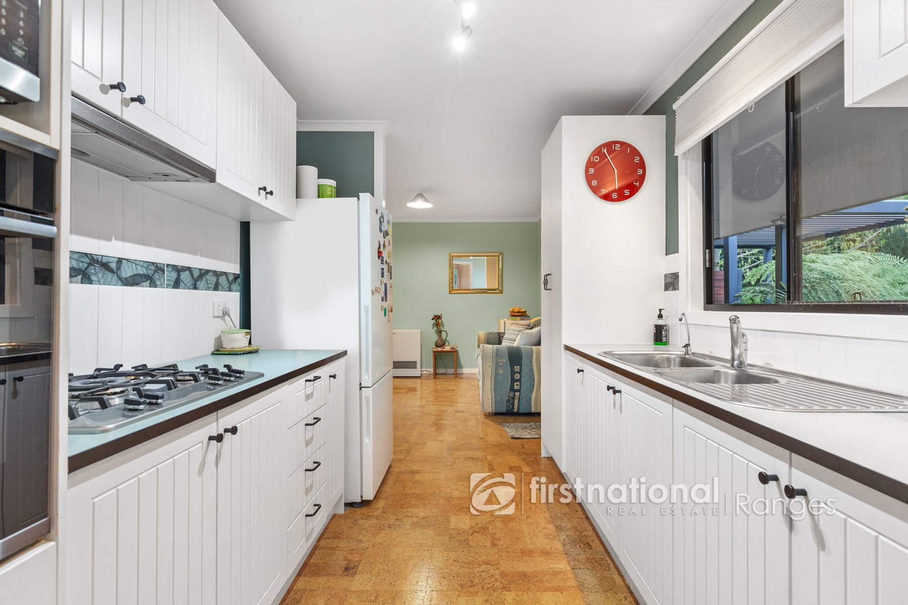 24 Amphlett Avenue, Cockatoo VIC 3781, Cockatoo - Thumbnail 5