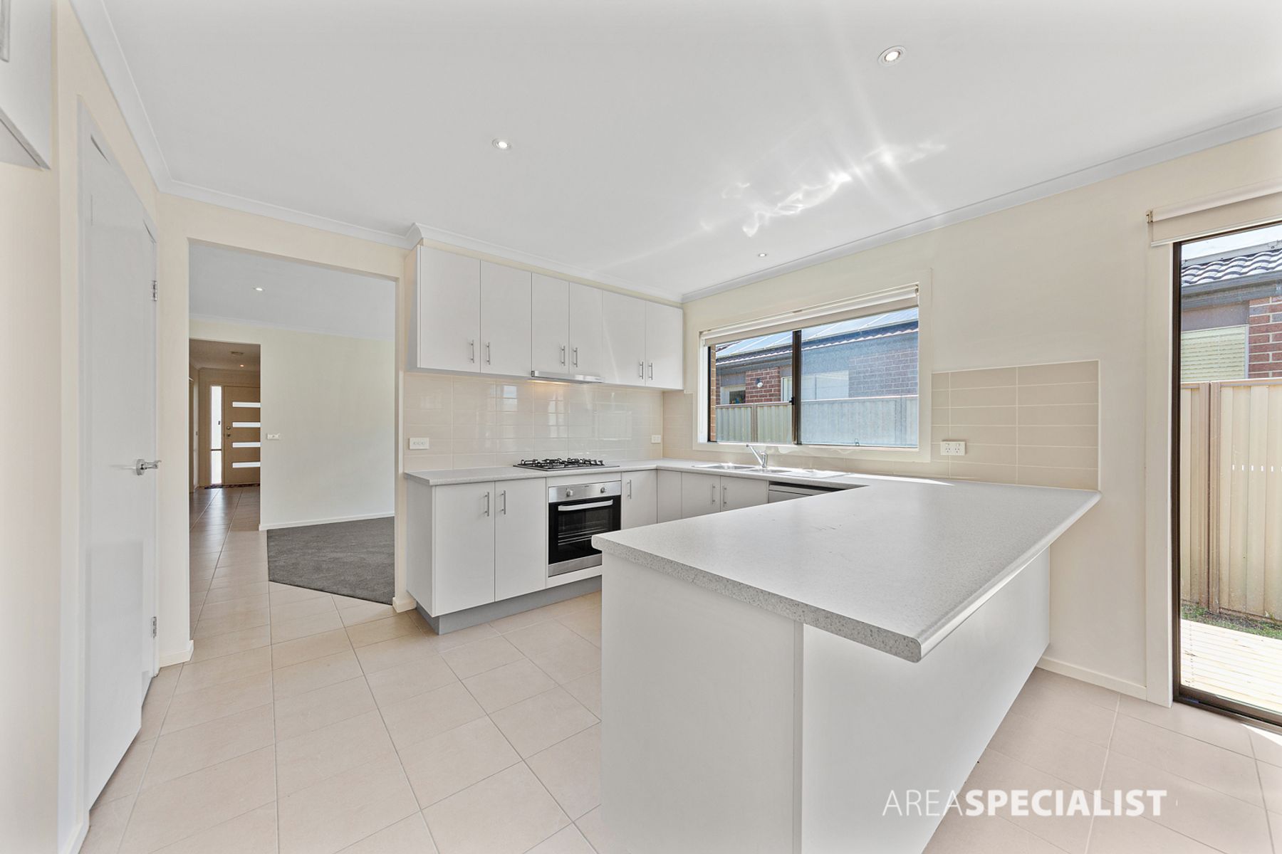 33  Serenity Street, Pakenham, VIC 3810, Pakenham - Thumbnail 3