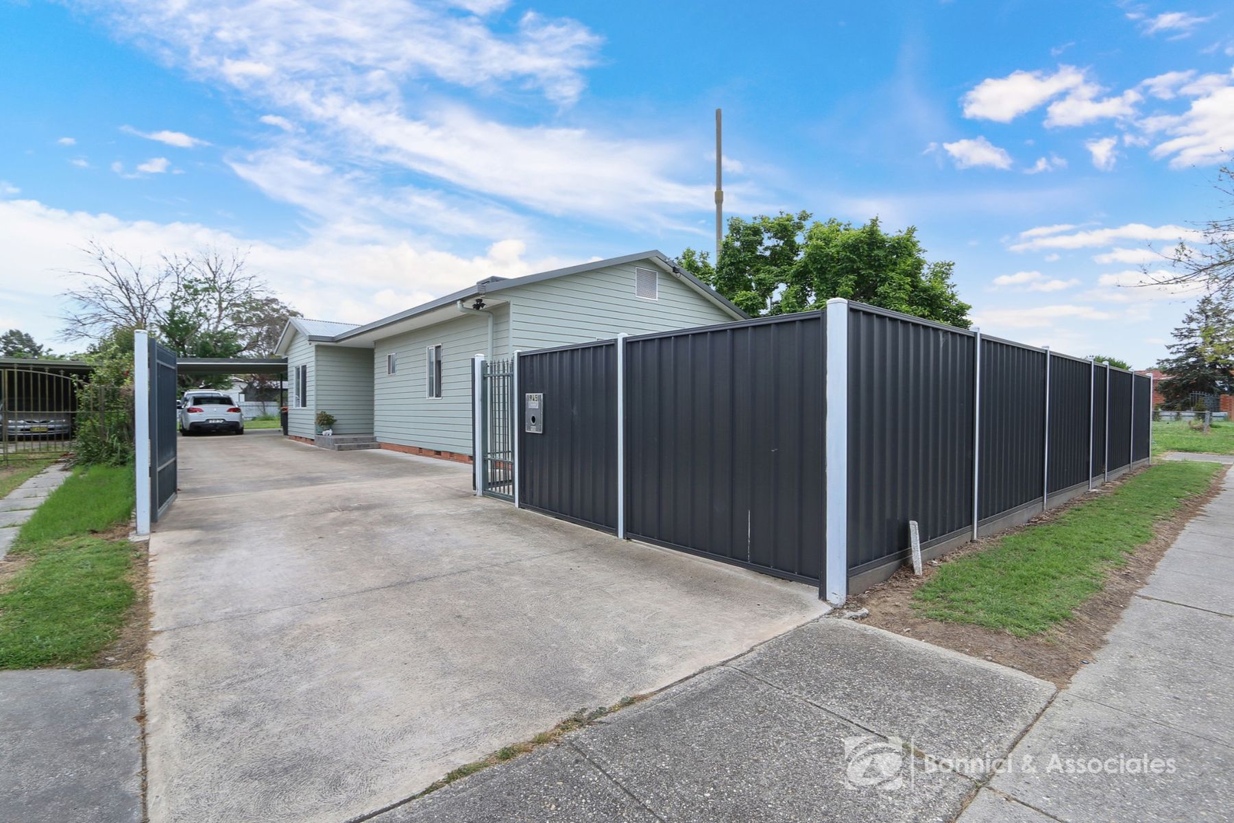 945 Mate Street, North Albury - Image 1