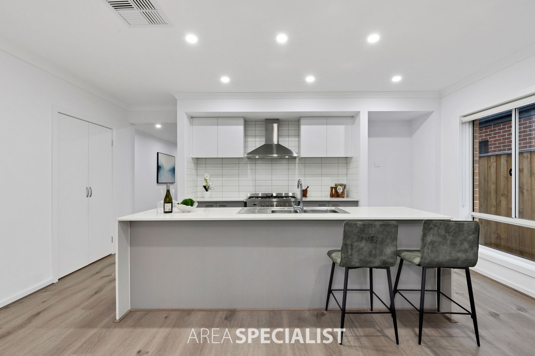 12 Handsome Avenue, Clyde North, VIC 3978, Clyde North - Thumbnail 5