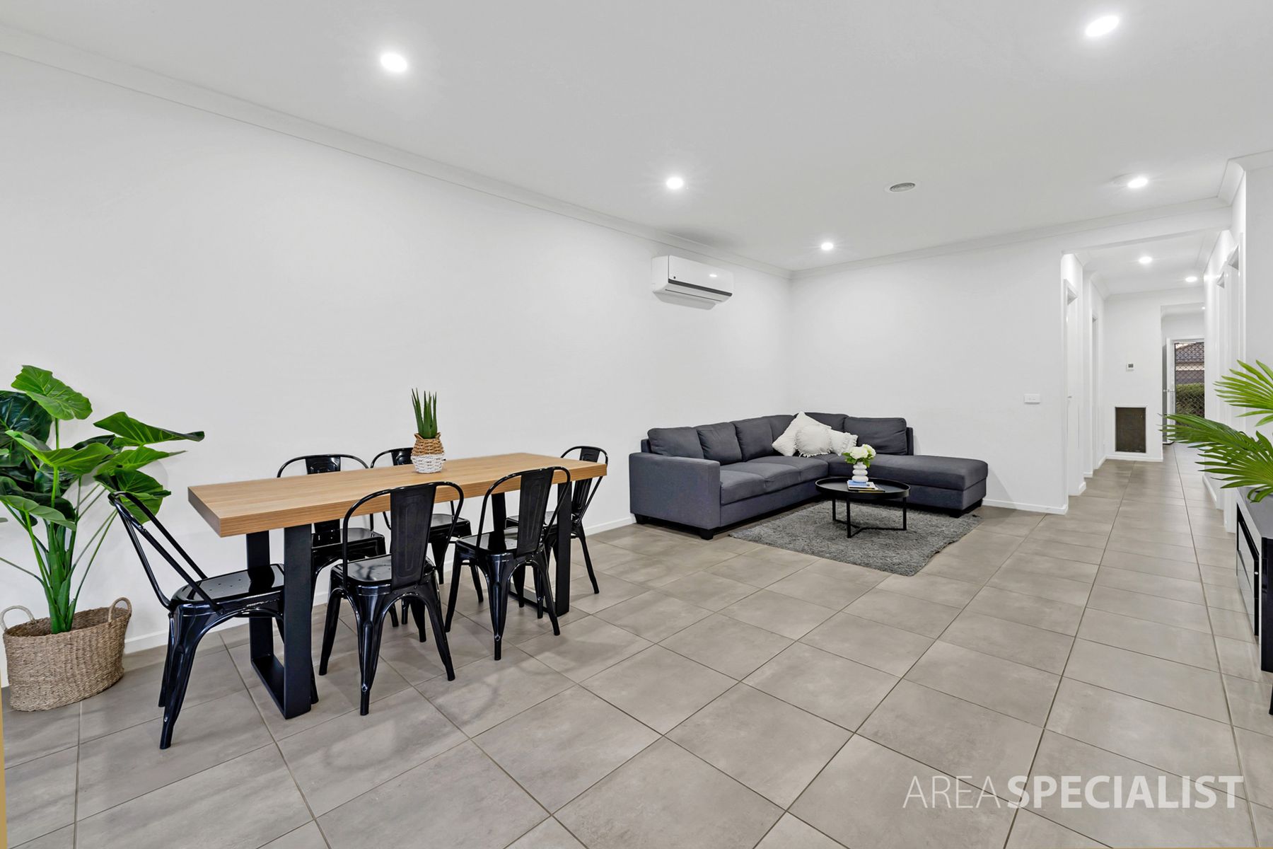 9 Freiberger Grove, Clyde North, VIC 3978, Clyde North - Thumbnail 2