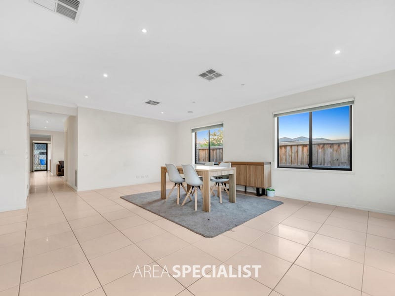 1 Panther Close, Clyde North, VIC 3978, Clyde North - Thumbnail 2