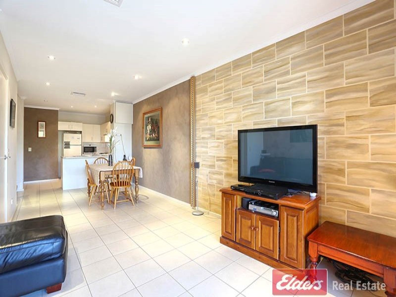 5/2, Mawson Lakes - Thumbnail 3