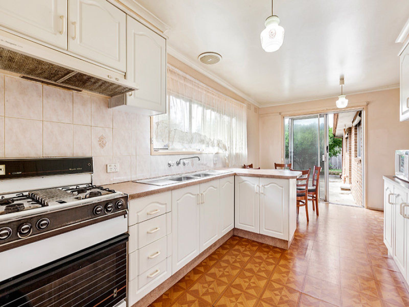 30 Goodwood Crescent, Gladstone Park - Thumbnail 7
