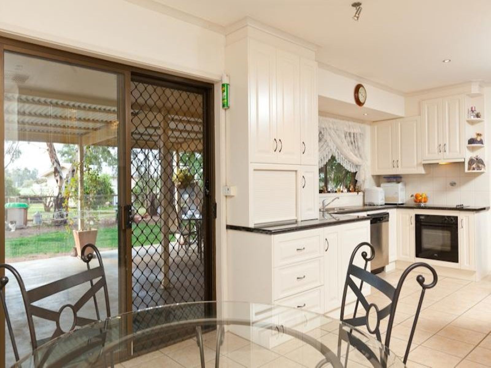 555 Cureton Avenue, Nichols Point - Thumbnail 6