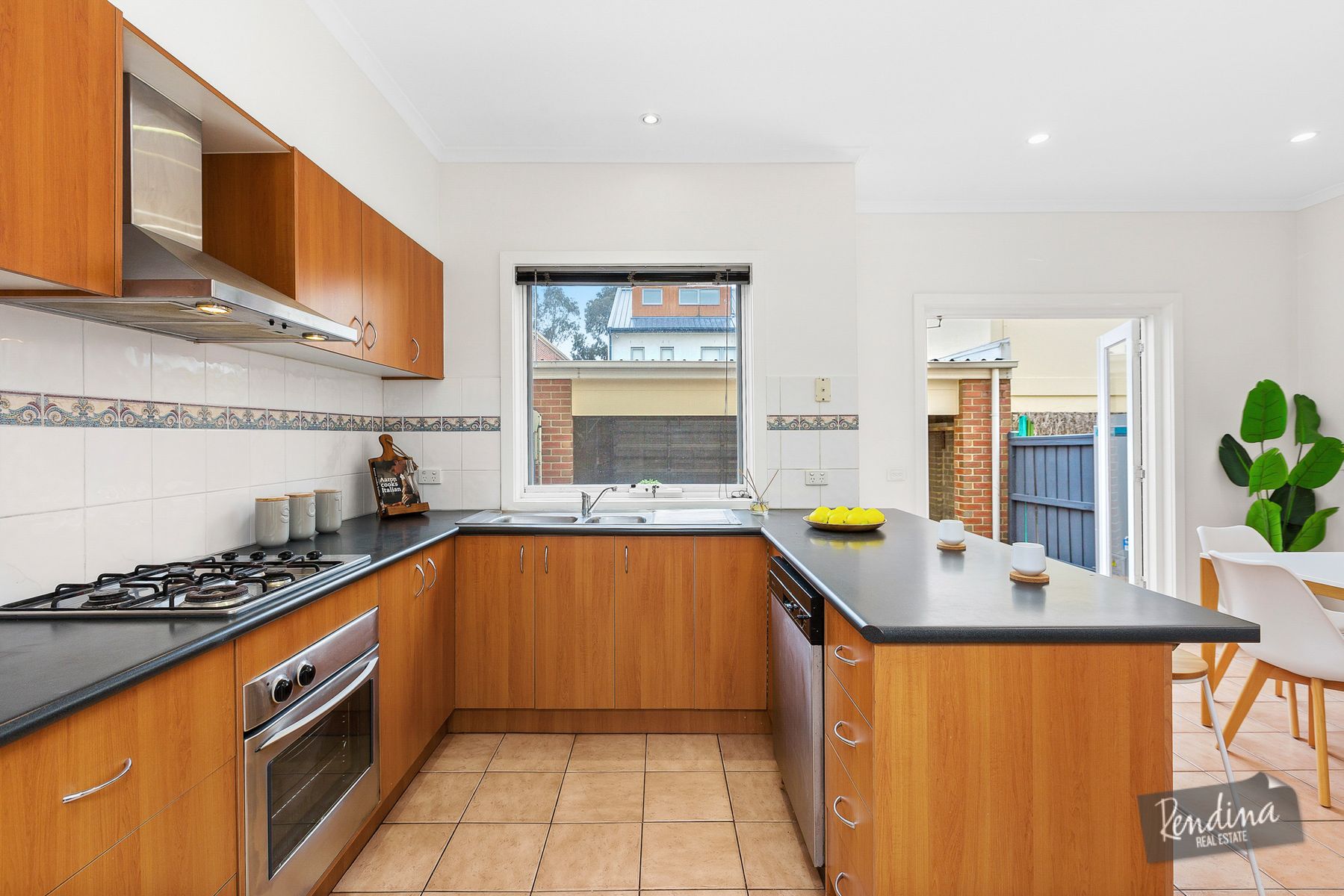 16 Anderson Walk, Kensington - Thumbnail 3