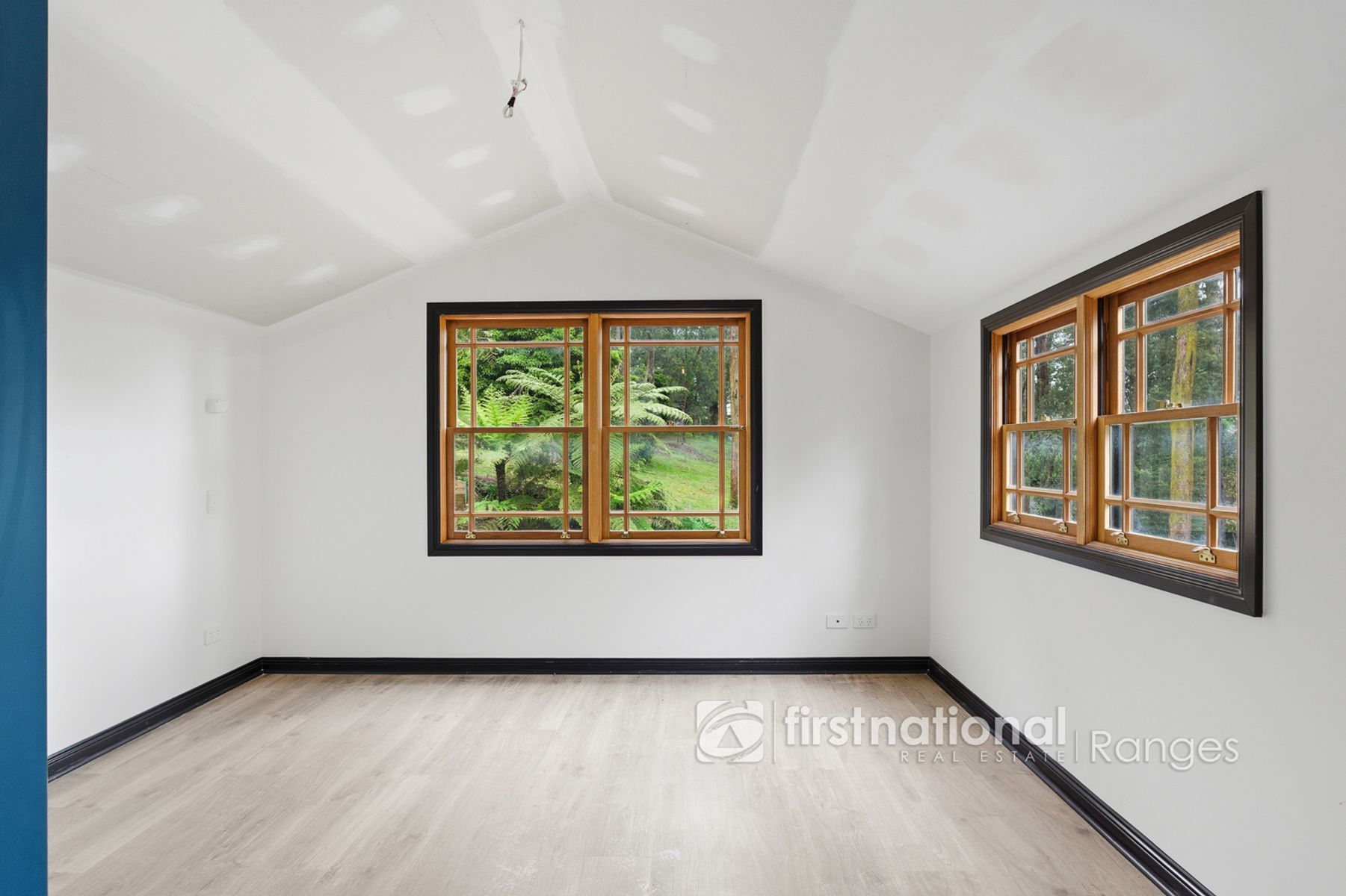 10 Salisbury Avenue, Cockatoo VIC 3781, Cockatoo - Thumbnail 4