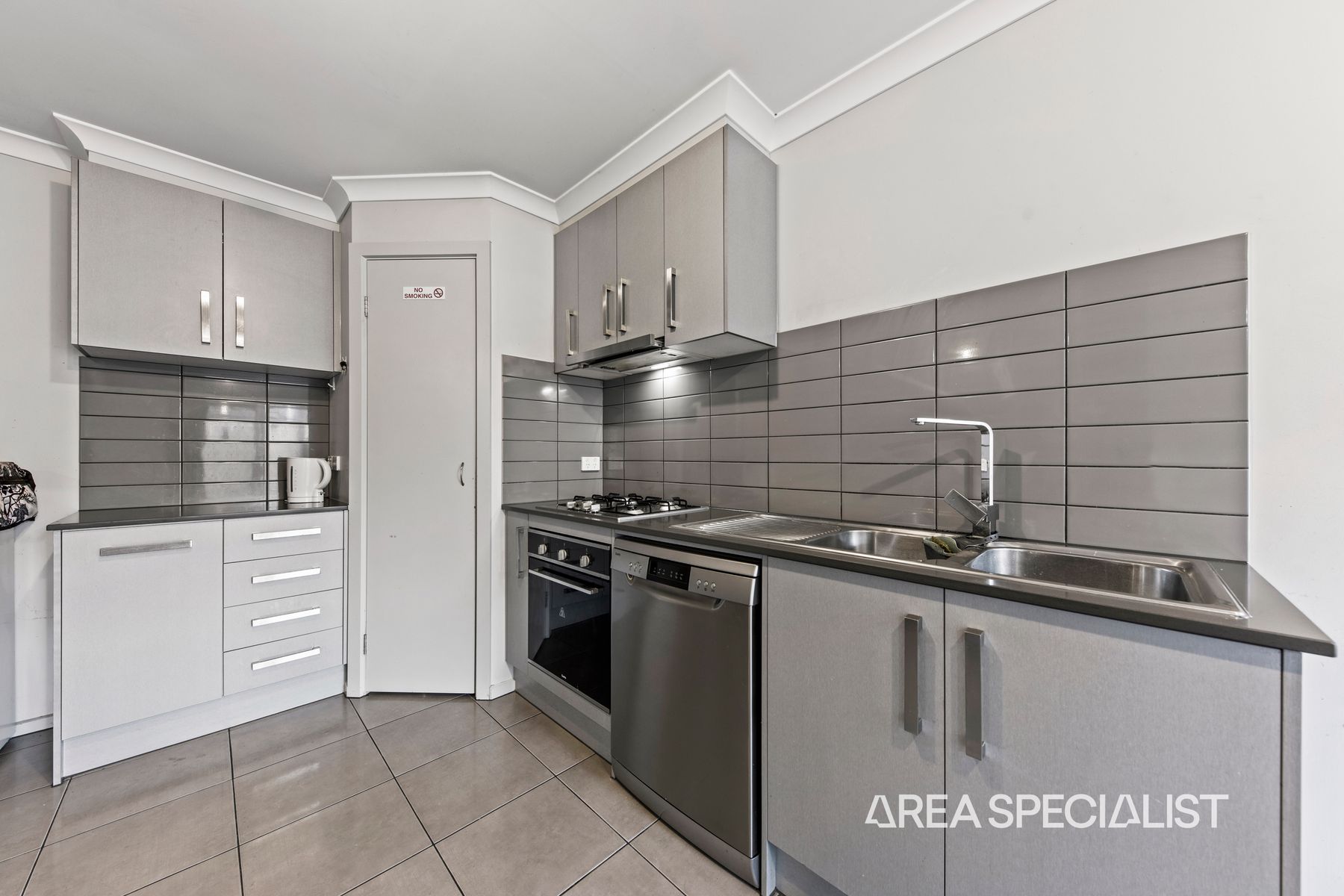 42 Henry Street, Pakenham, VIC 3810, Pakenham - Thumbnail 4