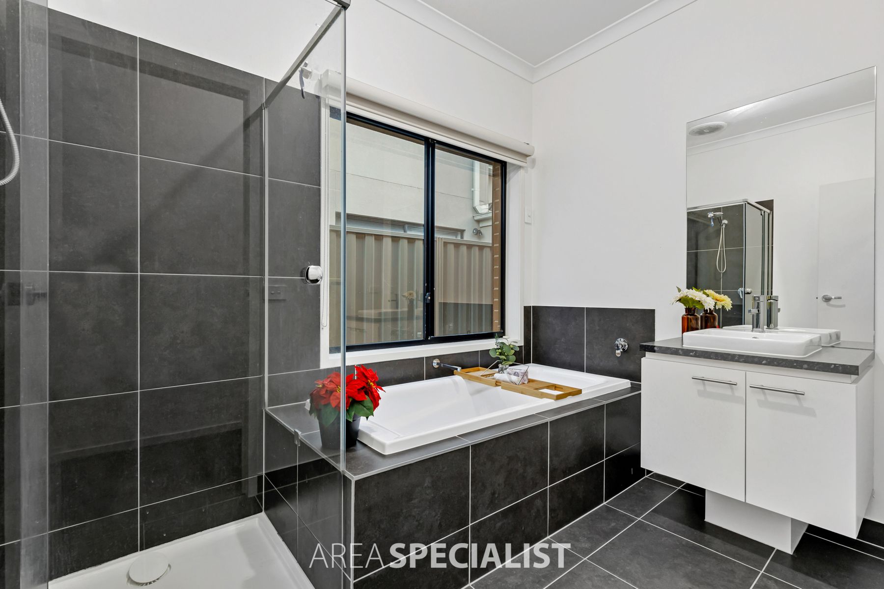 8 Starling Street, Cranbourne East, VIC 3977, Cranbourne East - Thumbnail 4