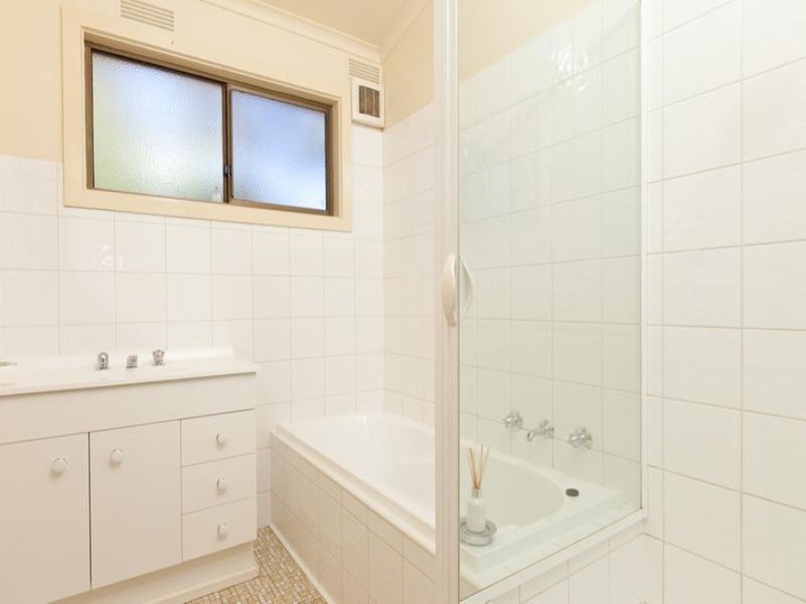 687 Cureton Avenue, Nichols Point - Thumbnail 7