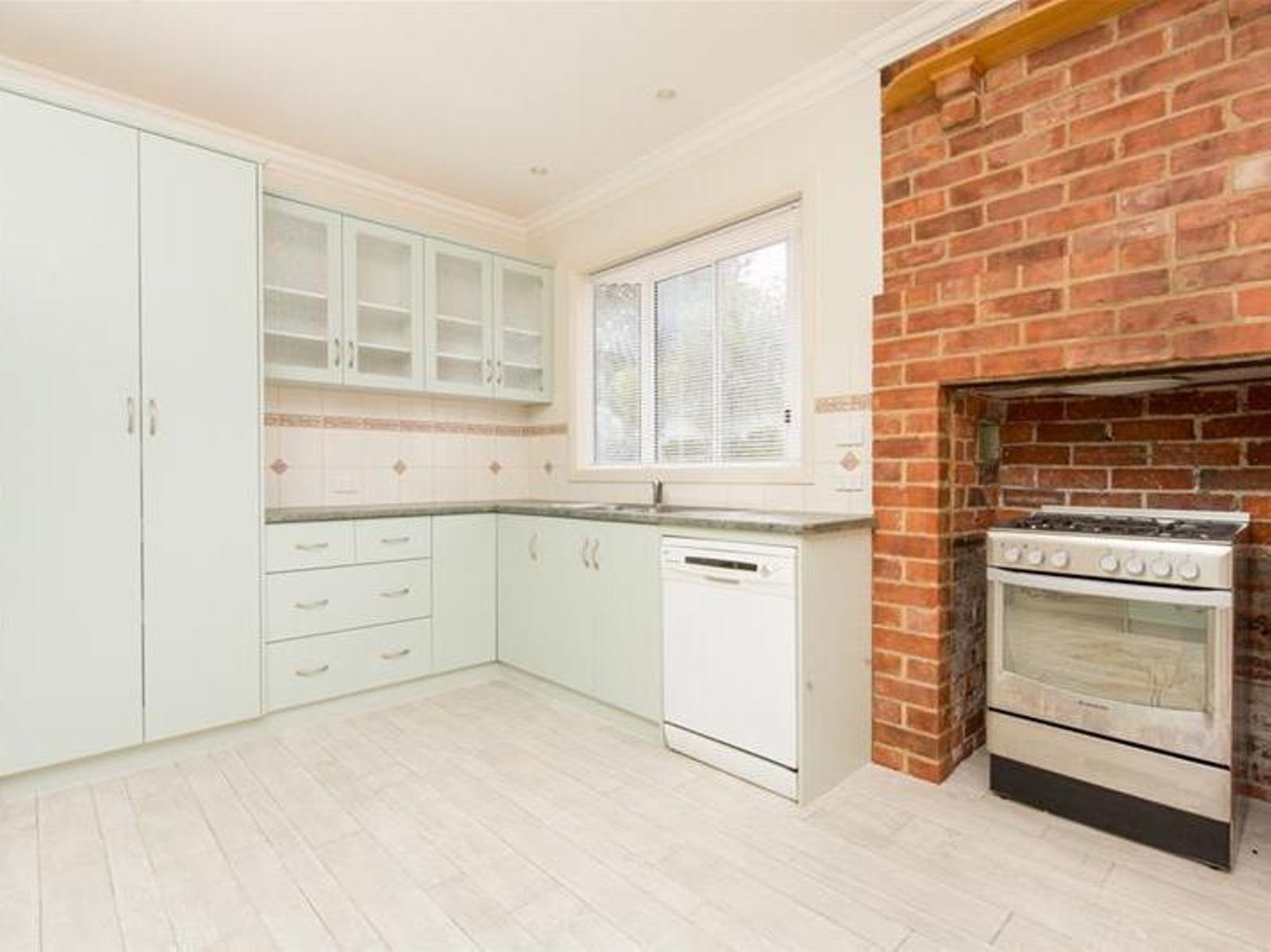 18 Montana Avenue, Cardross - Thumbnail 4
