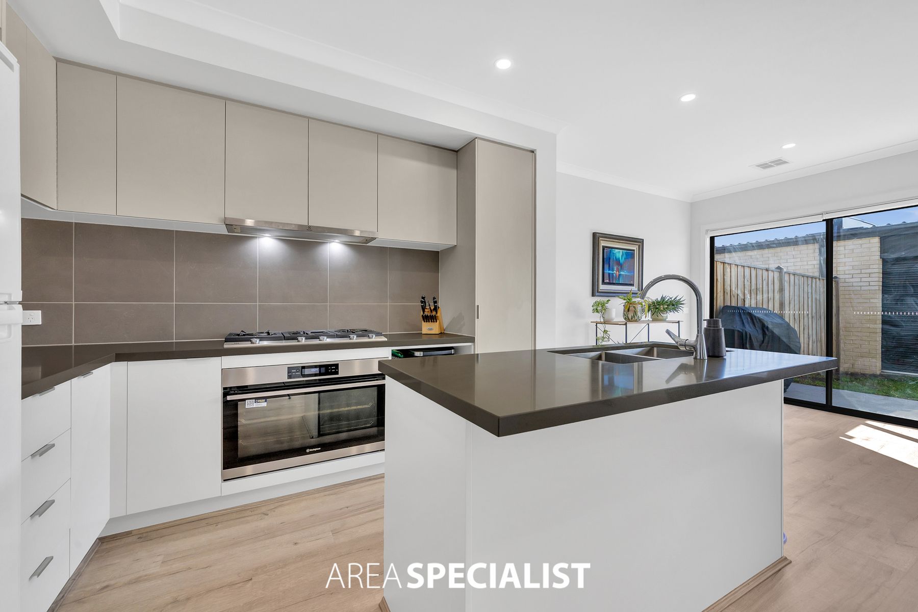 6 Gaolao Walk, Clyde North, VIC 3978, Clyde North - Thumbnail 3