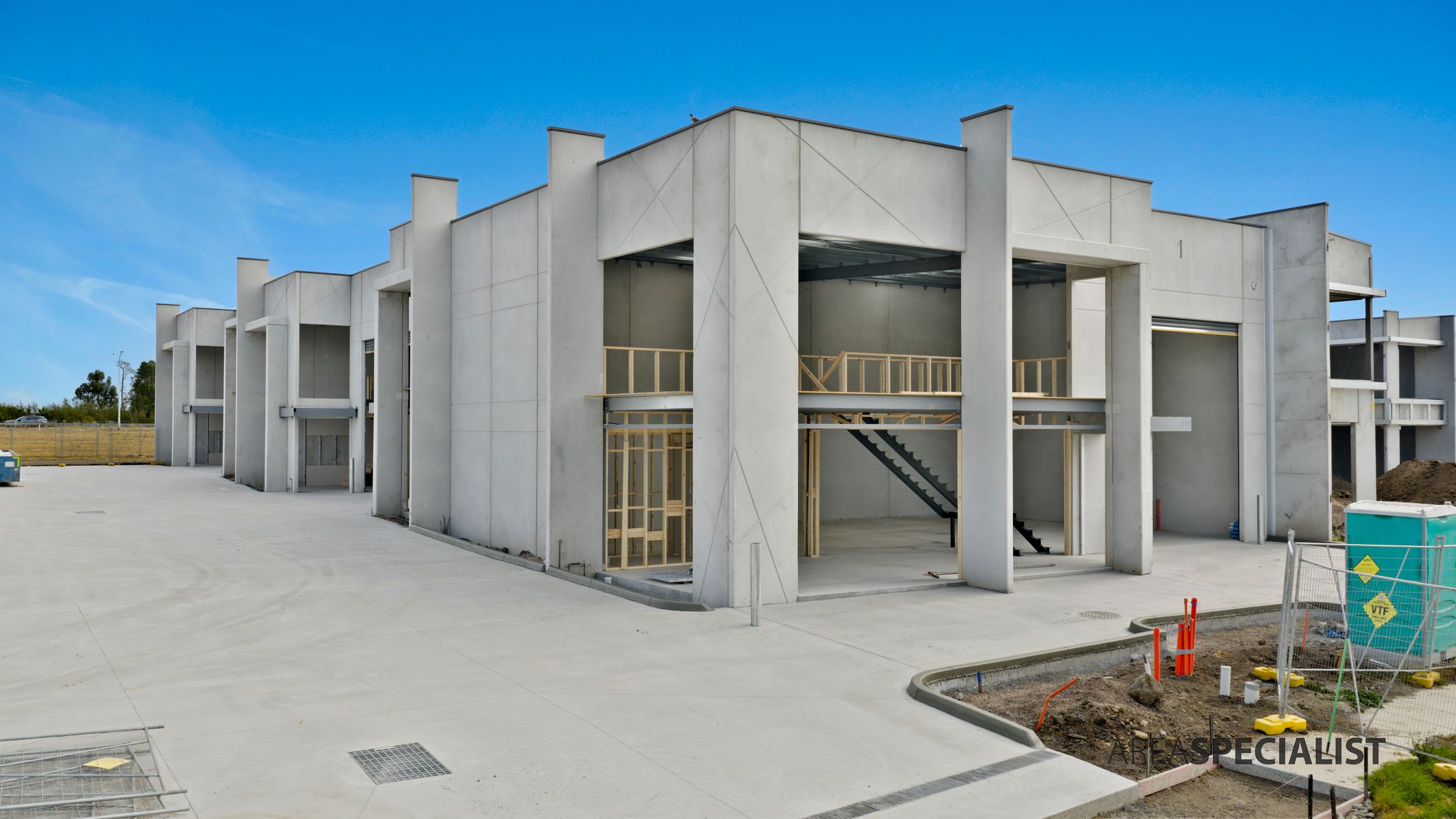1-5/32 Medley Drive, Cranbourne North, Cranbourne North - Thumbnail 4