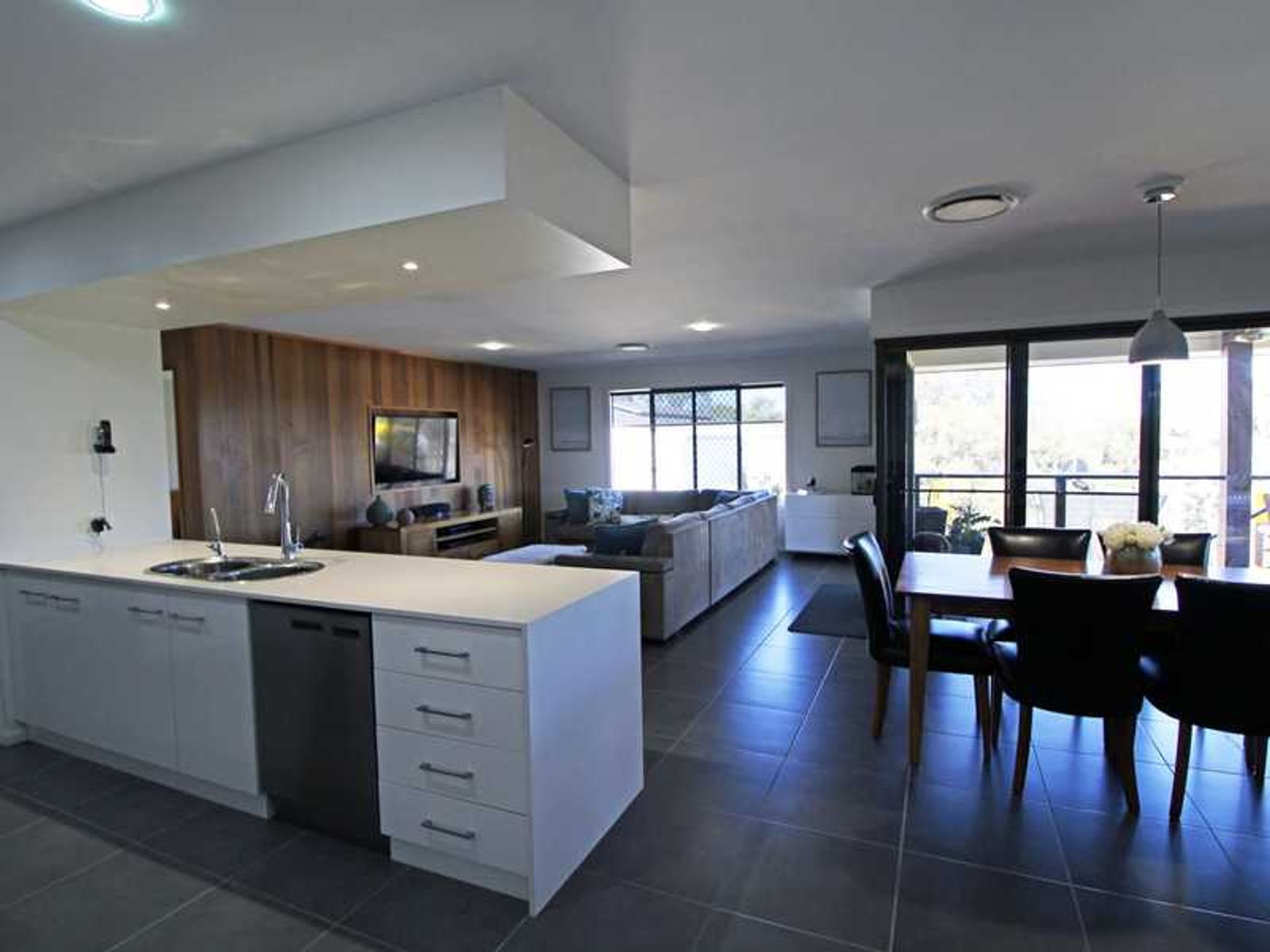 13 Rodeo Drive, Warwick, QLD 4370, Warwick - Thumbnail 6